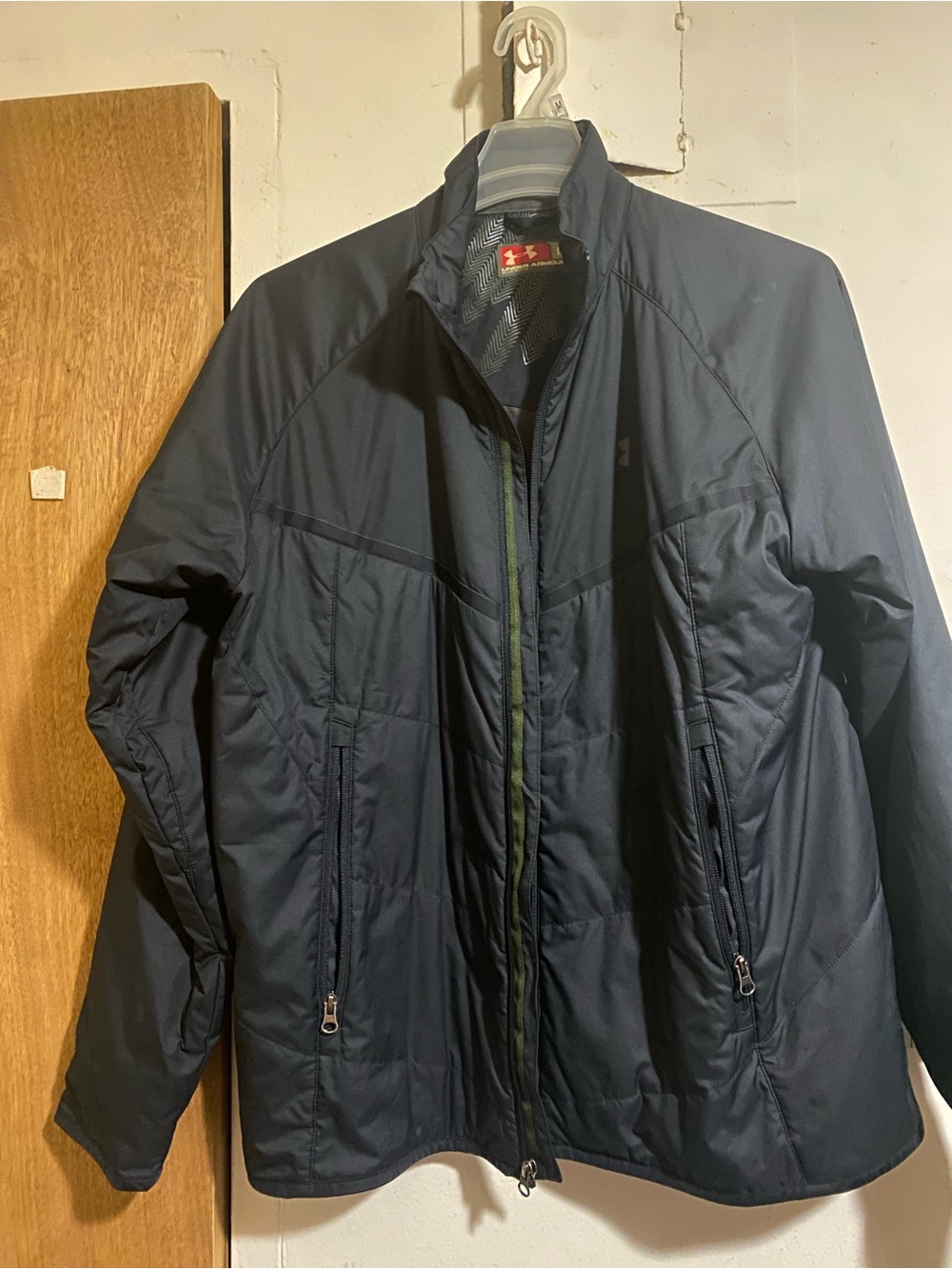 Under Armour Men's Dark Black Lightweight Puffer Jacket. Open to Offers!